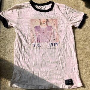 Taylor Swift Tops - Taylor Swift 1989 Tour t shirt Taylor Swift Tops - Taylor Swift 1989 Tour t shirt